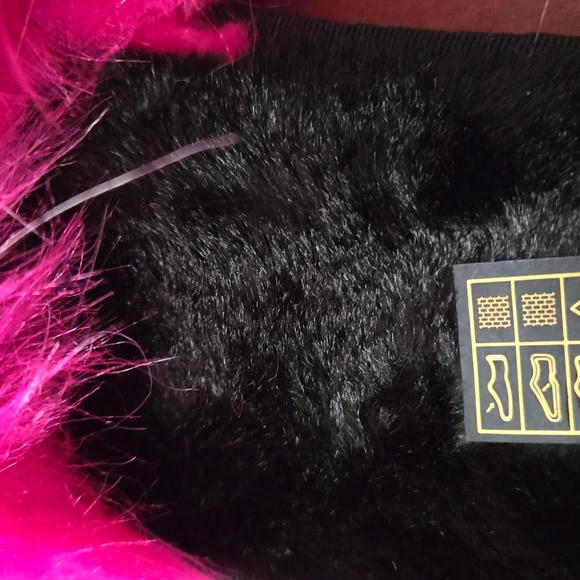 New wot Pink fluffy slides - Picture 5 of 5